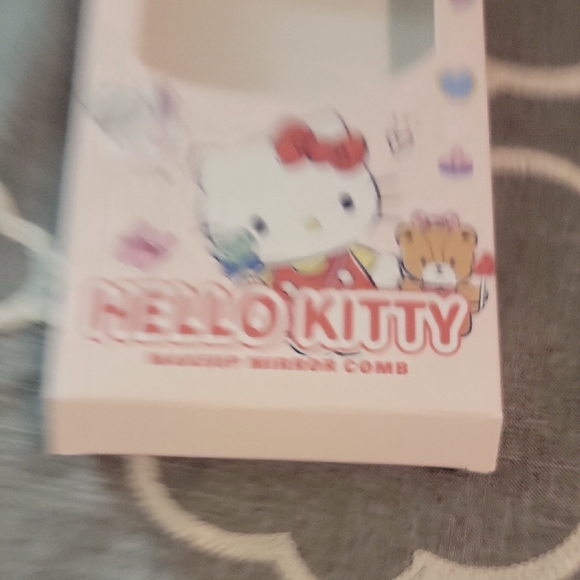 Hello Kitty White and Pink Handheld Mirror - Picture 4 of 9